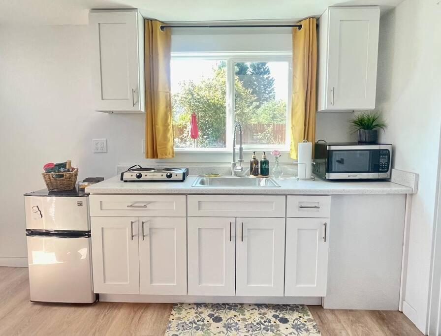 New Private Tiny Home Near Greenlake/Lightrail/I-5 Сиатъл Екстериор снимка